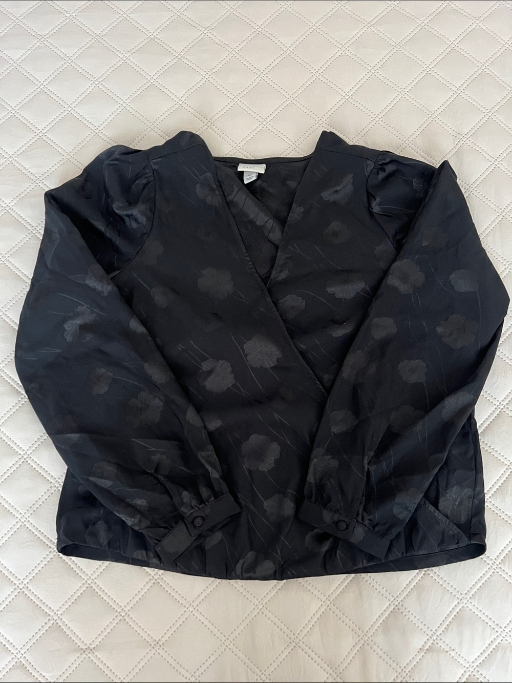 Black Floral-Textured V-Neck Puff Sleeve Top